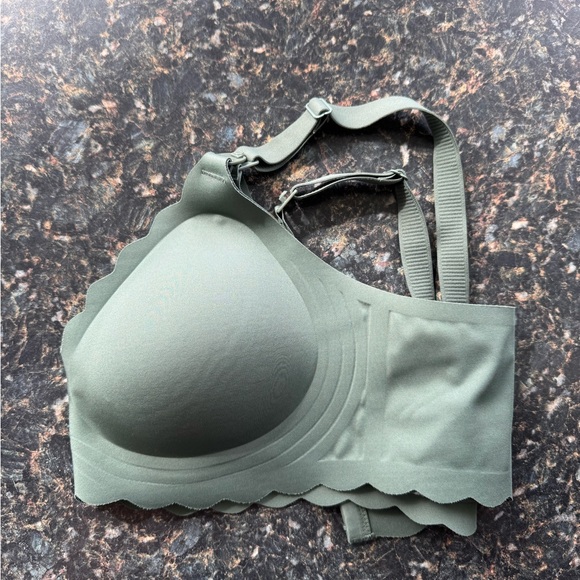 Momcozy Seamless Pine Green Nursing Bra - Picture 2 of 4